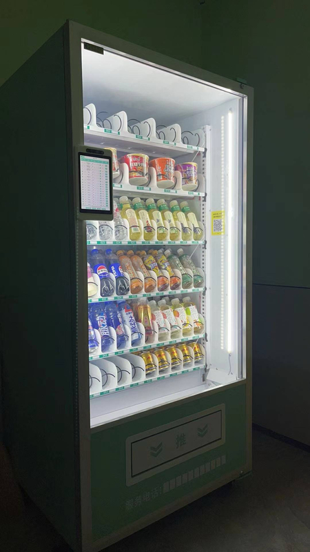 Máquina automática de autoatendimento para aeroportos oferecendo viagens - lanches e bebidas amigáveis