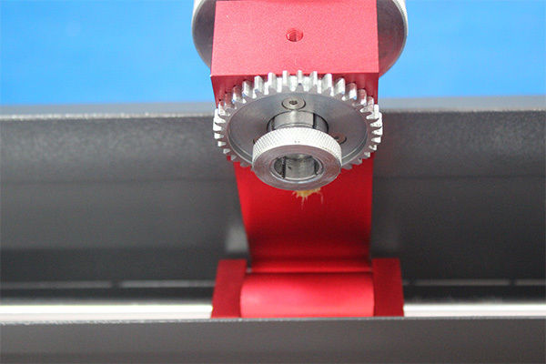 Máquina de ensaio de abrasão DIN Instrumento de ensaio de têxteis conforme com a norma ISO 4649 para contagem dos resultados