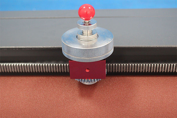 Máquina de ensaio de abrasão DIN Instrumento de ensaio de têxteis conforme com a norma ISO 4649 para contagem dos resultados