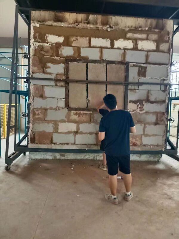Forno de Resistência ao Fogo Vertical em Conformidade com a ISO 834 com Temperatura de 1200 °C e Construção Modular