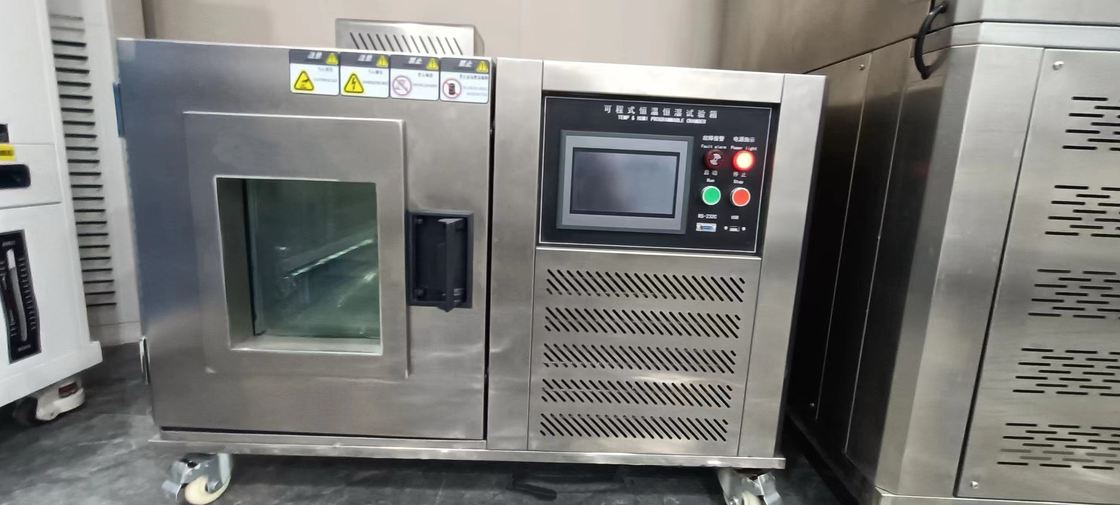 Câmara de ensaio de temperatura e umidade constantes de banco para ensaios ambientais de laboratório